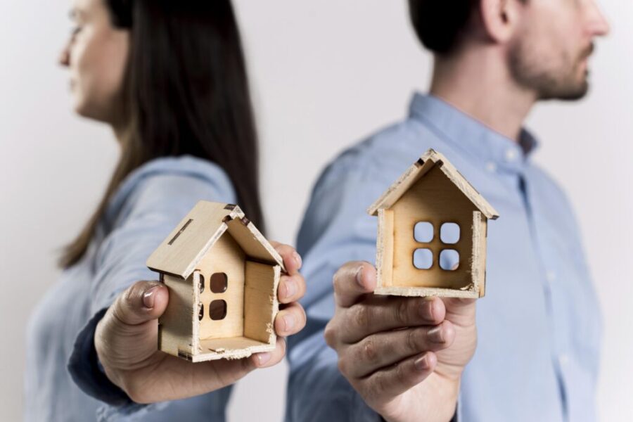 couple-divorcing-each-other-concept